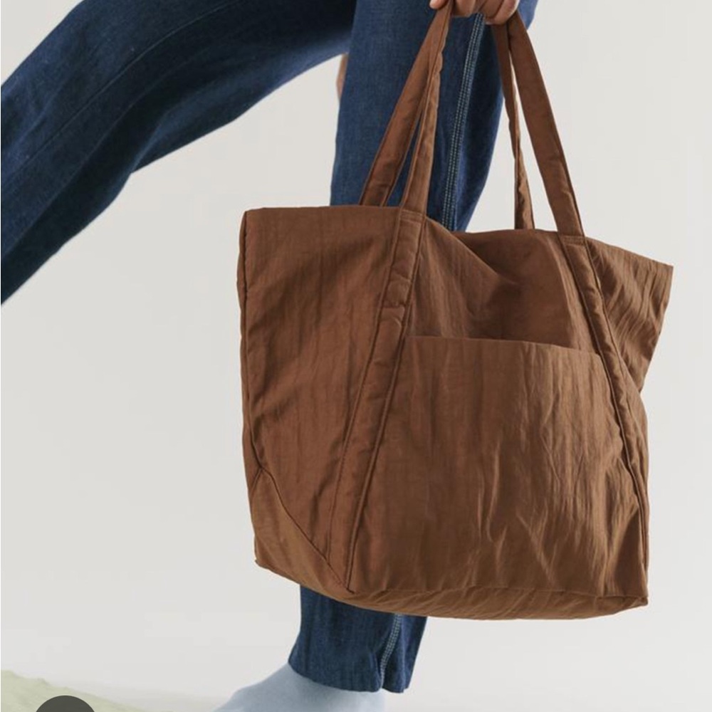 Baggu cloud bag large in discontinued brown color